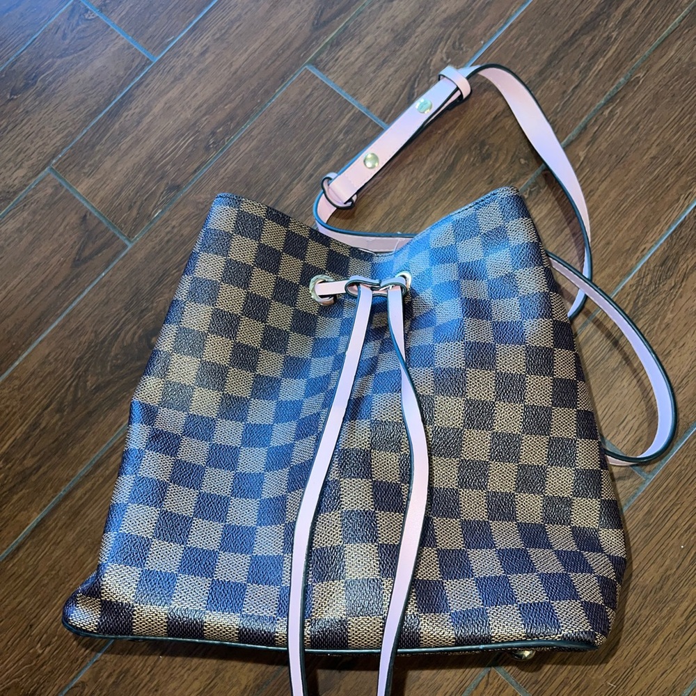 Replica LaVish Checkered Bucket Bag with Pink Accents